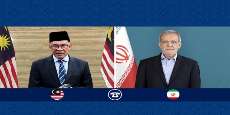 تاکید سران ایران و مالزی بر تقویت همکاریهای جهان اسلام و توسعه روابط دوجانبه