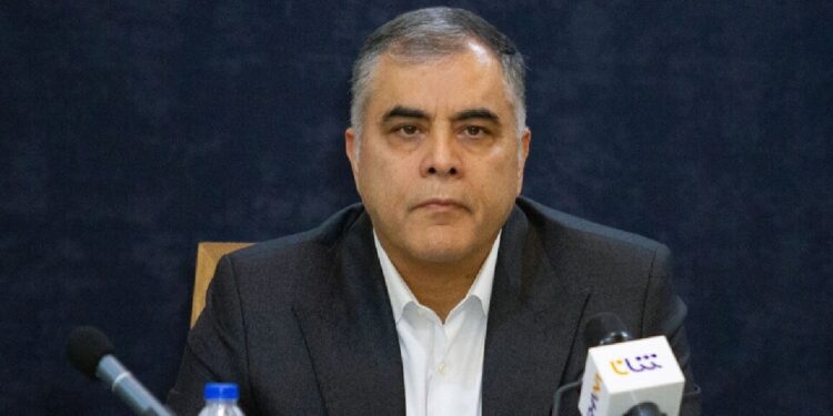 وزیر نفت: صنعت نفت در طوفان تحریم و جنگهای تحمیلی سربلند ایستاد